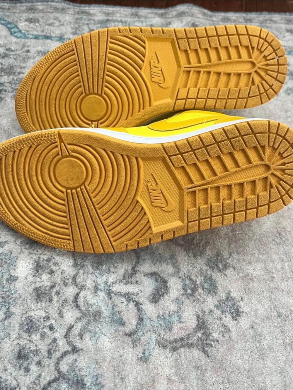 Nike Air Jordan 1 Low “Yellow Strike / Pollen” – Women’s Size 7 (Authentic) - Picture 7 of 8